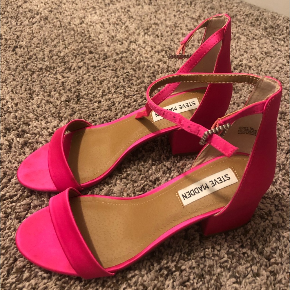 steve madden pink irenee sandal with silver rhinestone clasp size 7